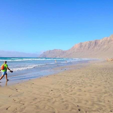 Famara Beach Apt Bagian luar foto