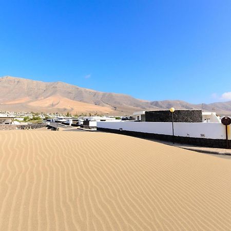 Famara Beach Apt Bagian luar foto