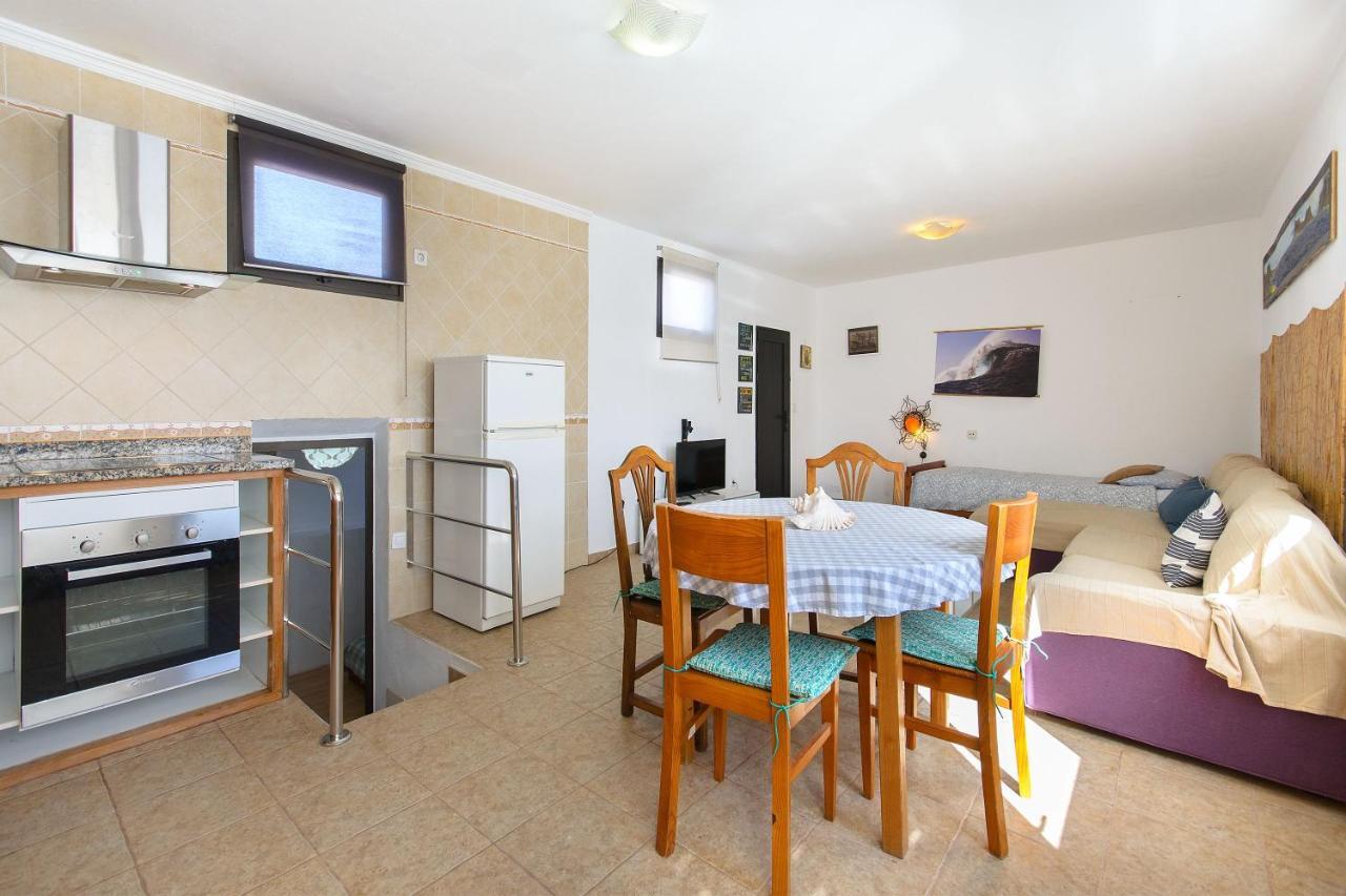 Famara Beach Apt Bagian luar foto