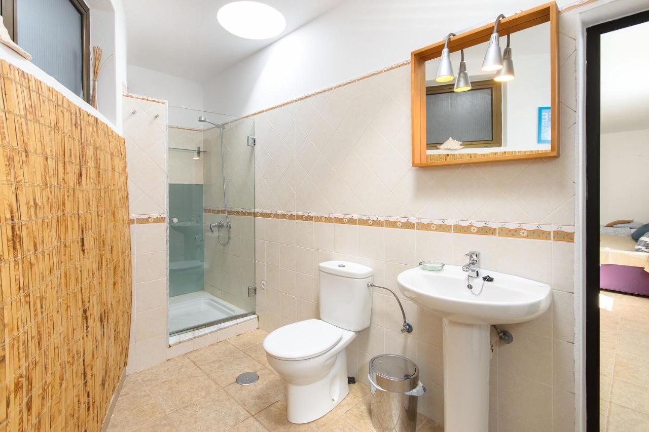 Famara Beach Apt Bagian luar foto