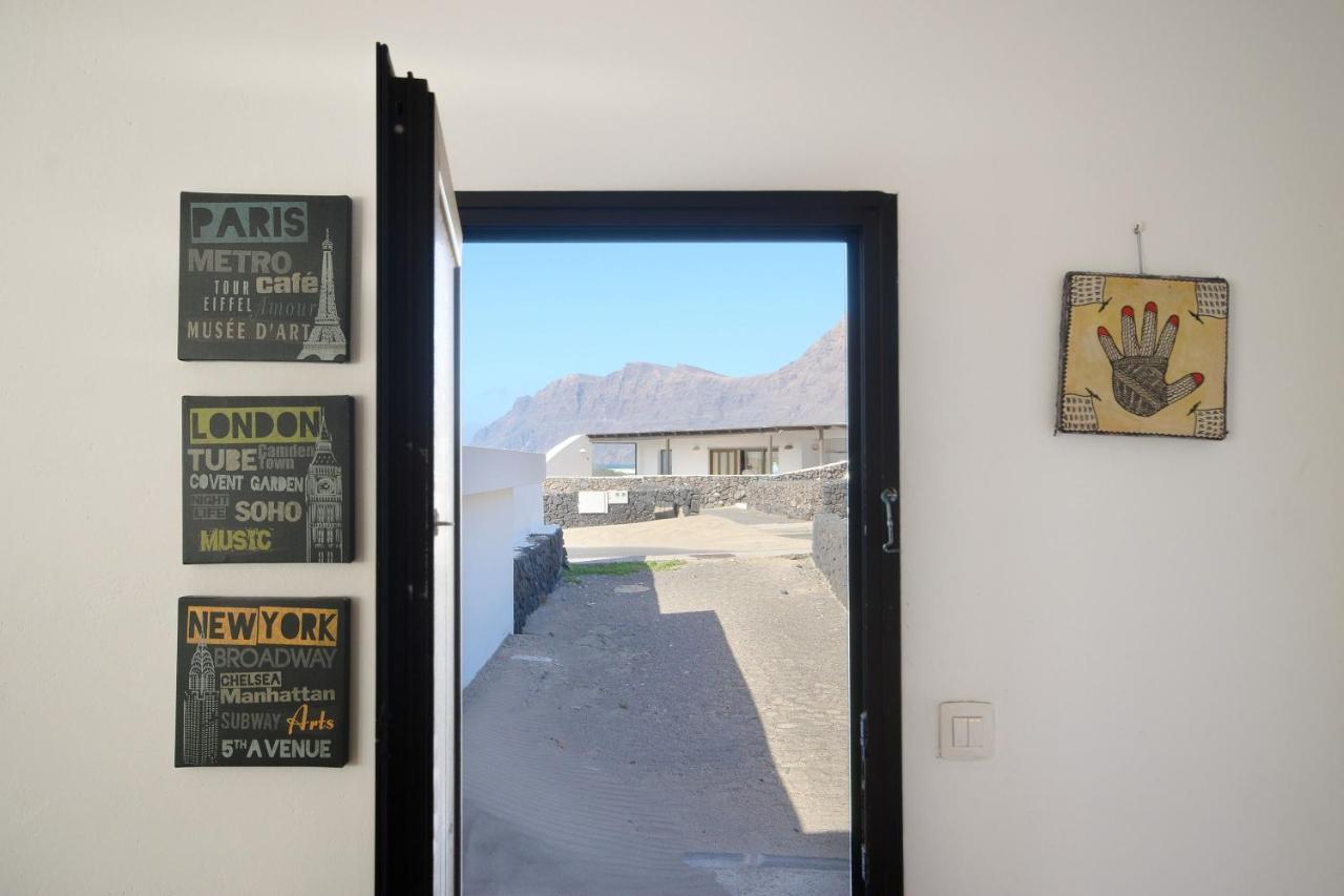 Famara Beach Apt Bagian luar foto