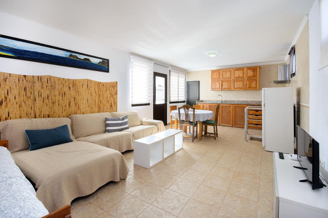 Famara Beach Apt Bagian luar foto